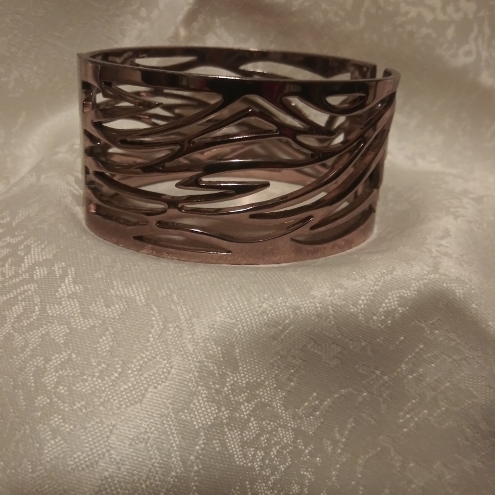 Rose Bronze Wrist Cuff - Picture 4 of 4